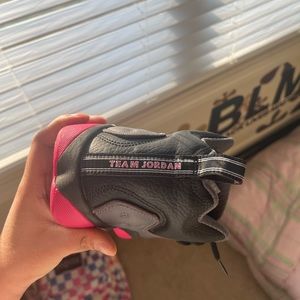 Brand: Jordan size:6 price:willing to negotiate